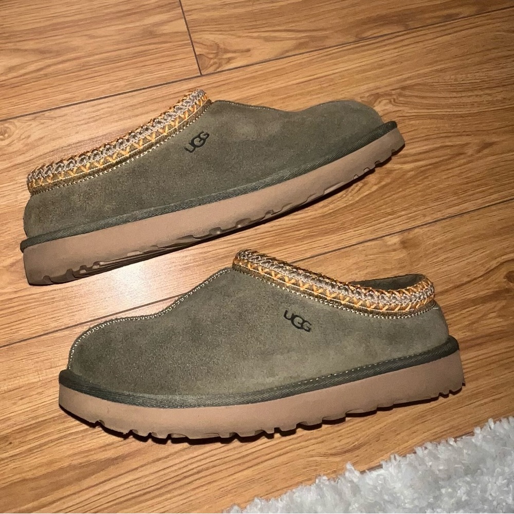 Used Woman’s Tasman Uggs Burnt Olive